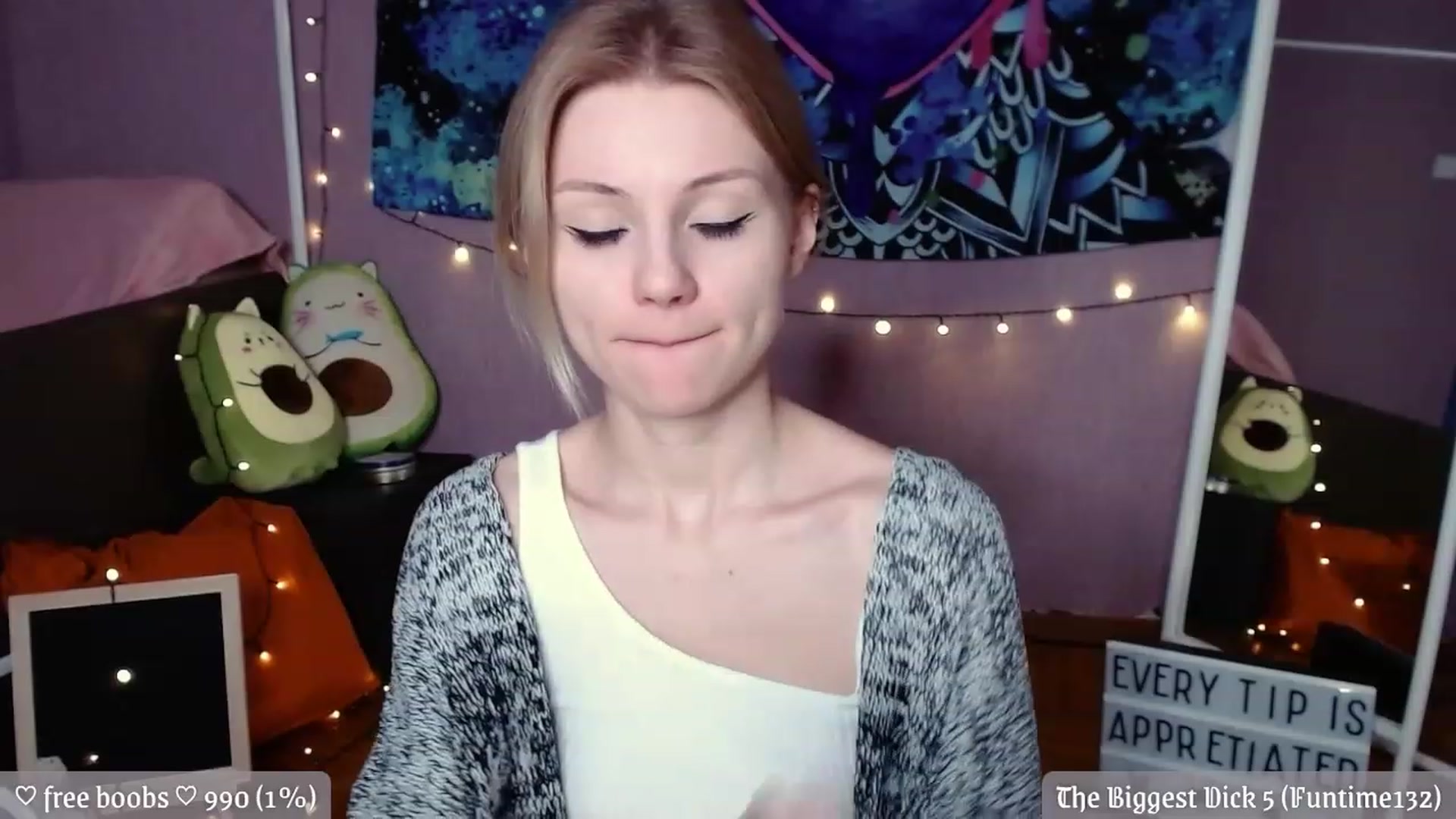 Gallery image thumbnail from JellyFox's myfreecams stream on, 12/02/2022, 09:16 image 20 of 20