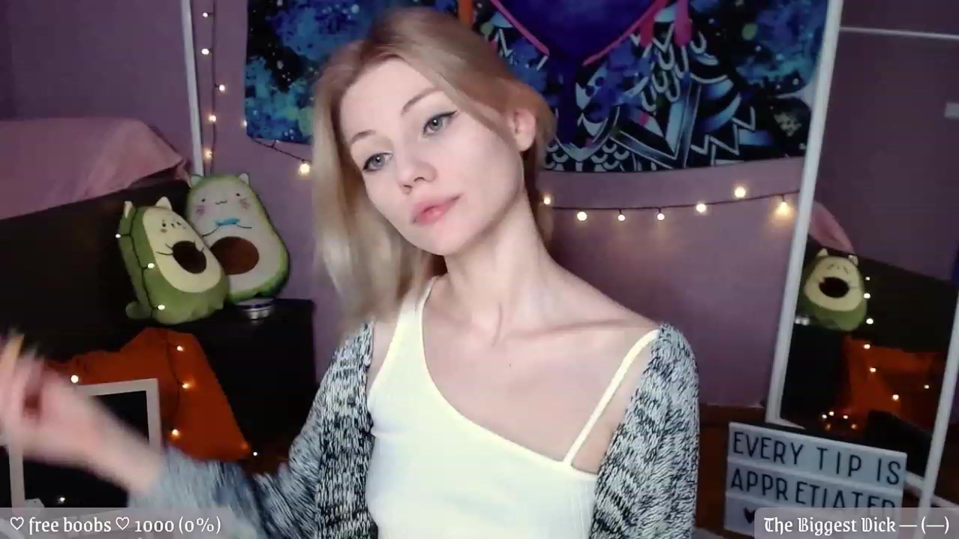 Gallery image thumbnail from JellyFox's myfreecams stream on, 12/02/2022, 09:16 image 1 of 20