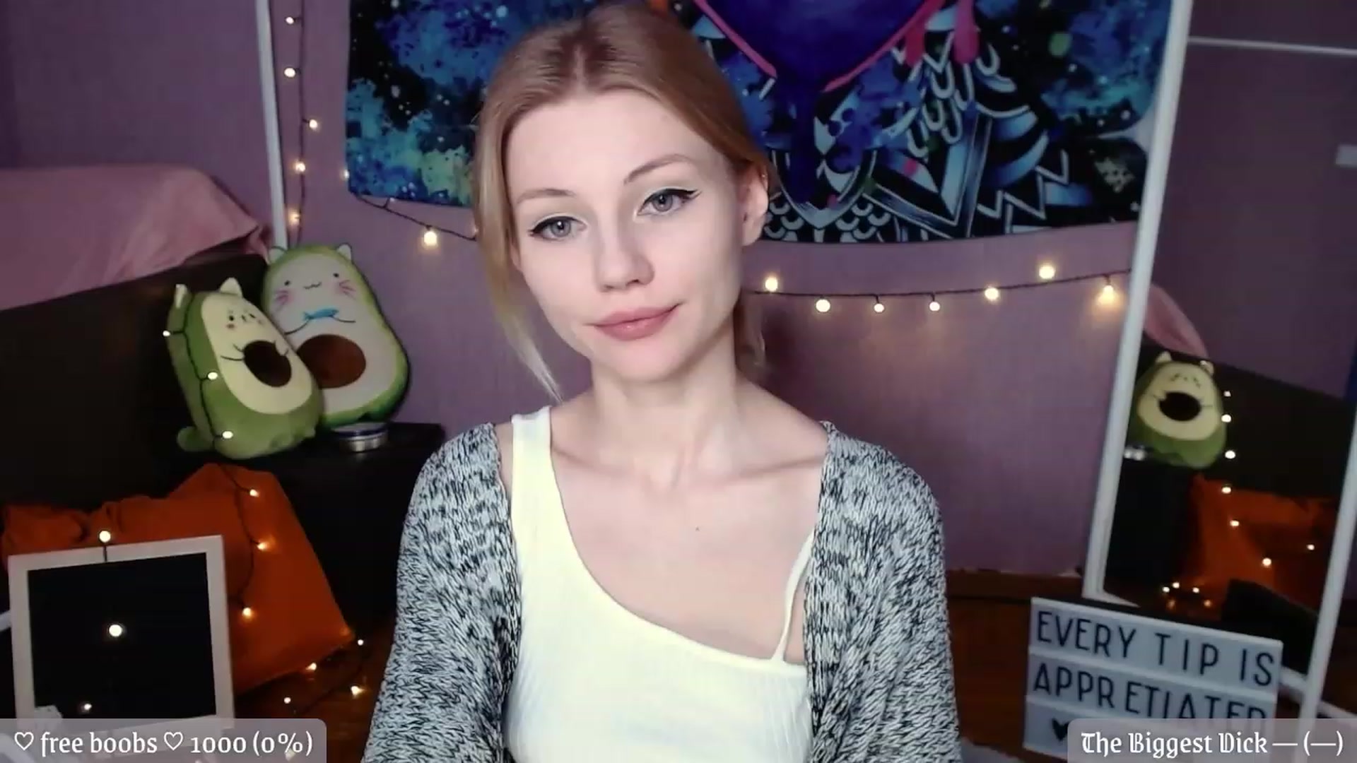 Gallery image thumbnail from JellyFox's myfreecams stream on, 12/02/2022, 09:16 image 6 of 20