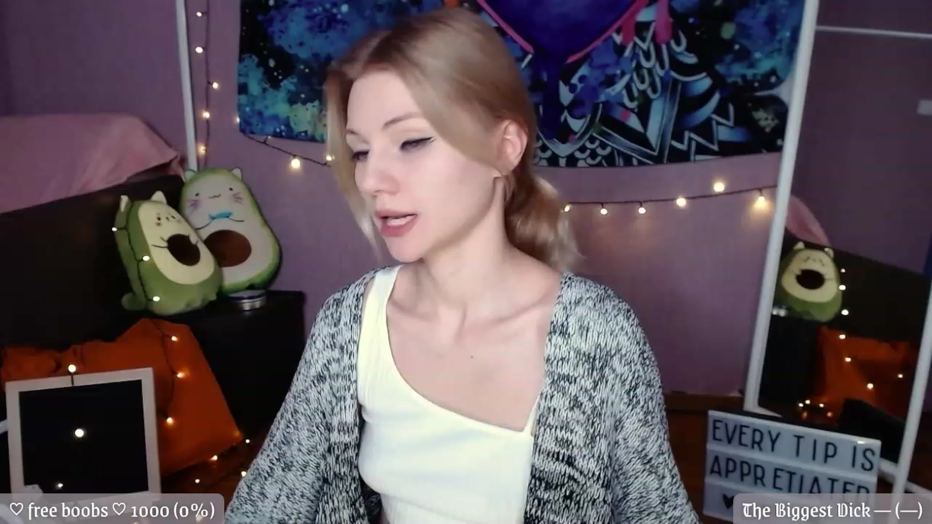 Gallery image thumbnail from JellyFox's myfreecams stream on, 12/02/2022, 09:16 image 8 of 20