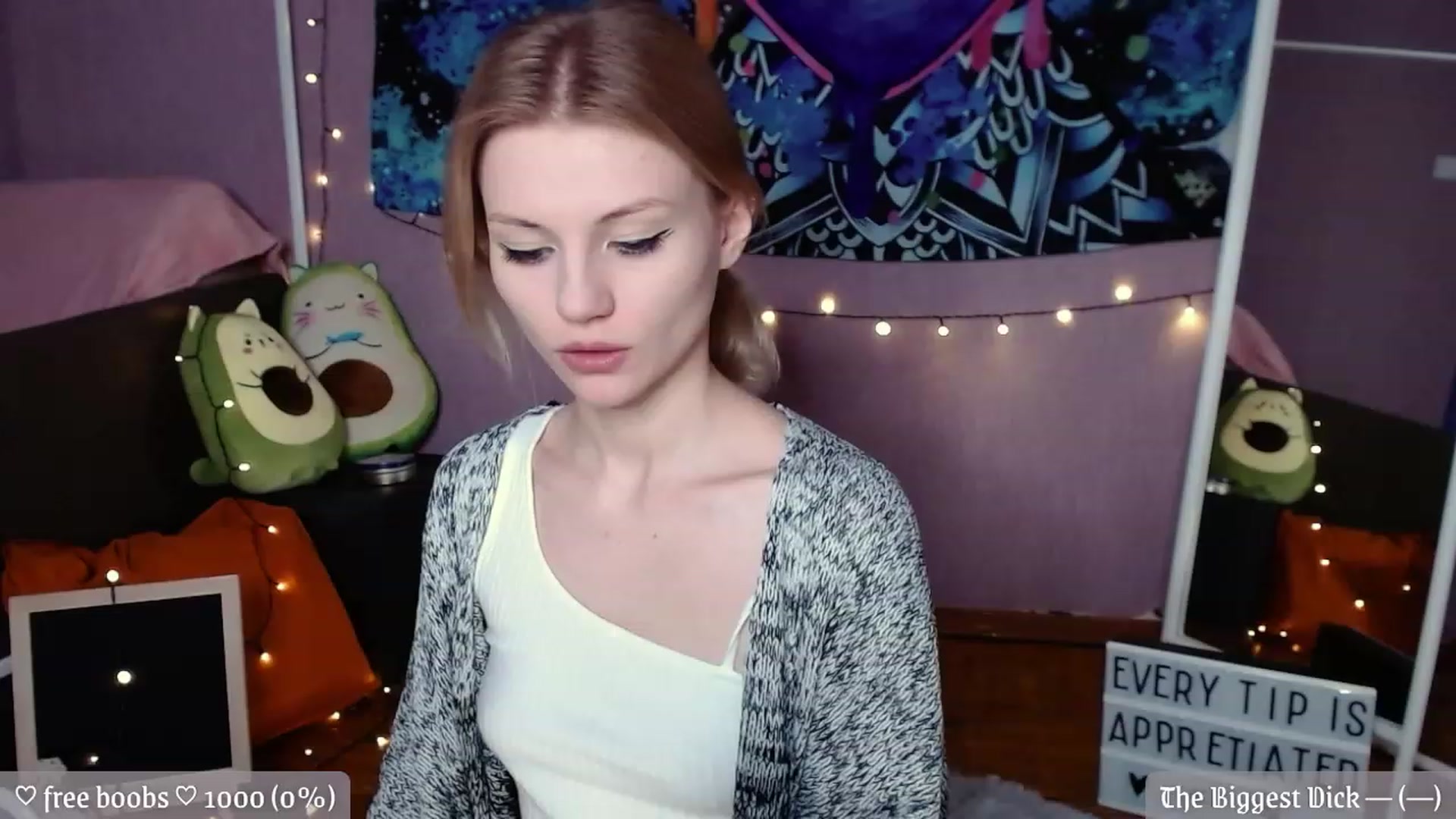 Gallery image thumbnail from JellyFox's myfreecams stream on, 12/02/2022, 09:16 image 5 of 20