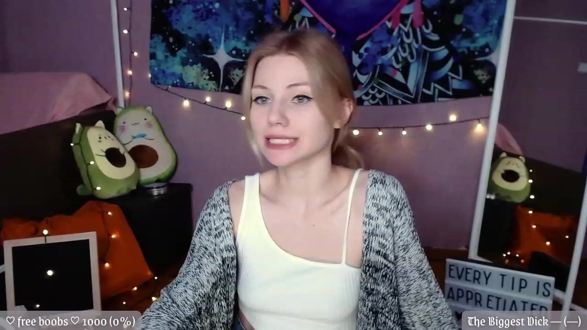 Gallery image thumbnail from JellyFox's myfreecams stream on, 12/02/2022, 09:16 image 10 of 20