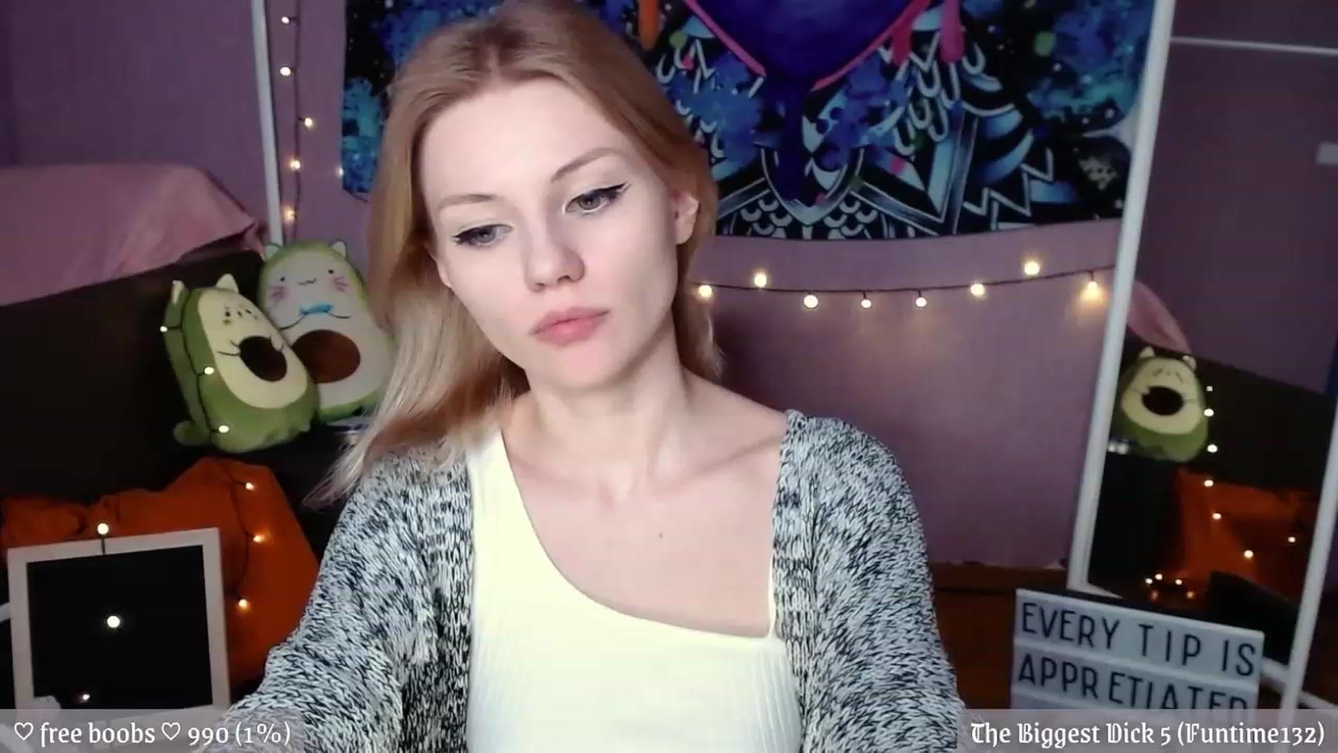 Gallery image thumbnail from JellyFox's myfreecams stream on, 12/02/2022, 09:16 image 18 of 20