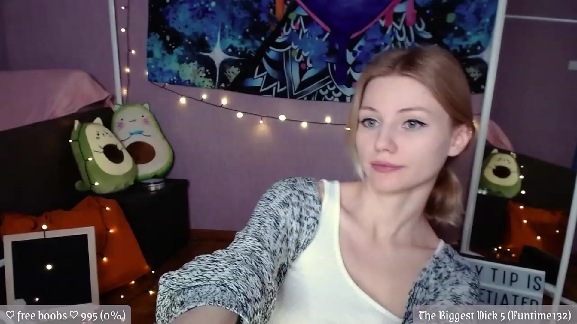 Gallery image thumbnail from JellyFox's myfreecams stream on, 12/02/2022, 09:16 image 12 of 20