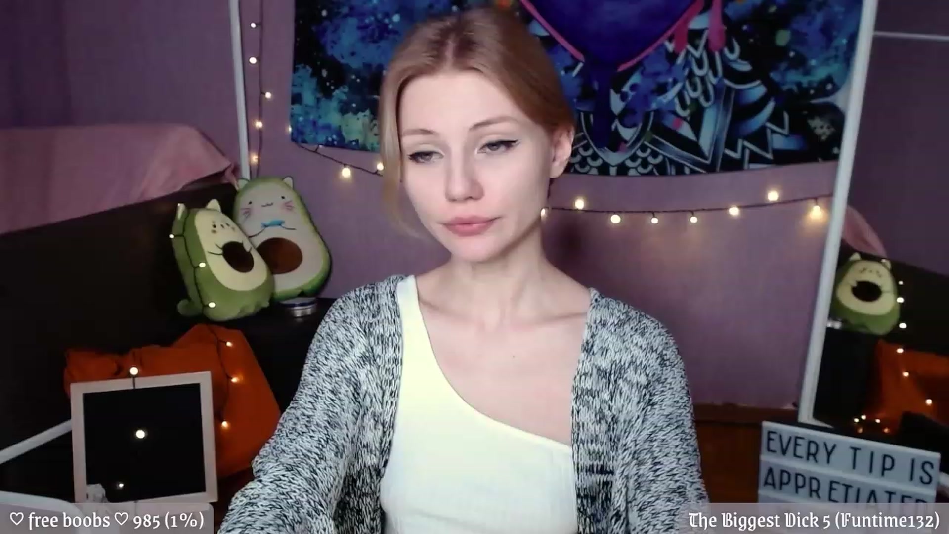 Gallery image thumbnail from JellyFox's myfreecams stream on, 12/02/2022, 09:34 image 4 of 20