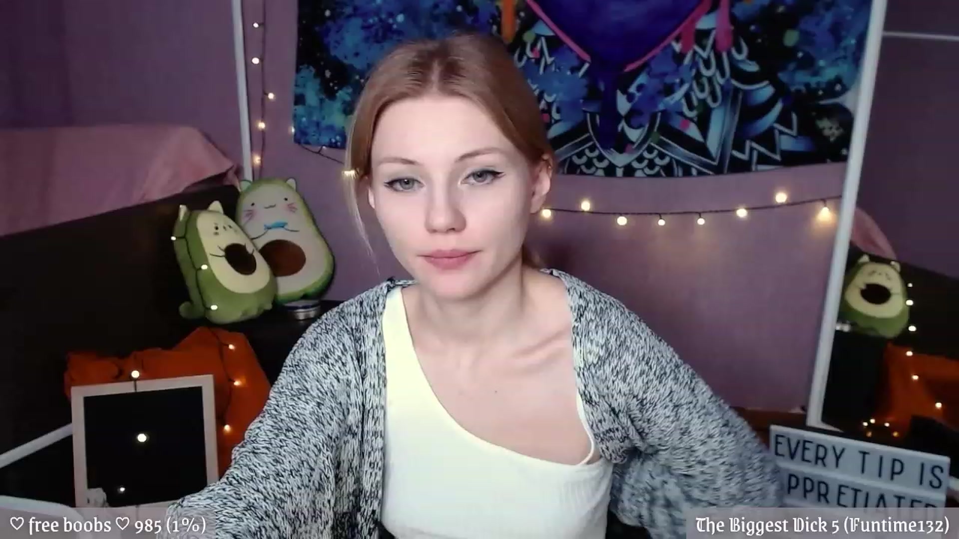 Gallery image thumbnail from JellyFox's myfreecams stream on, 12/02/2022, 09:34 image 1 of 20