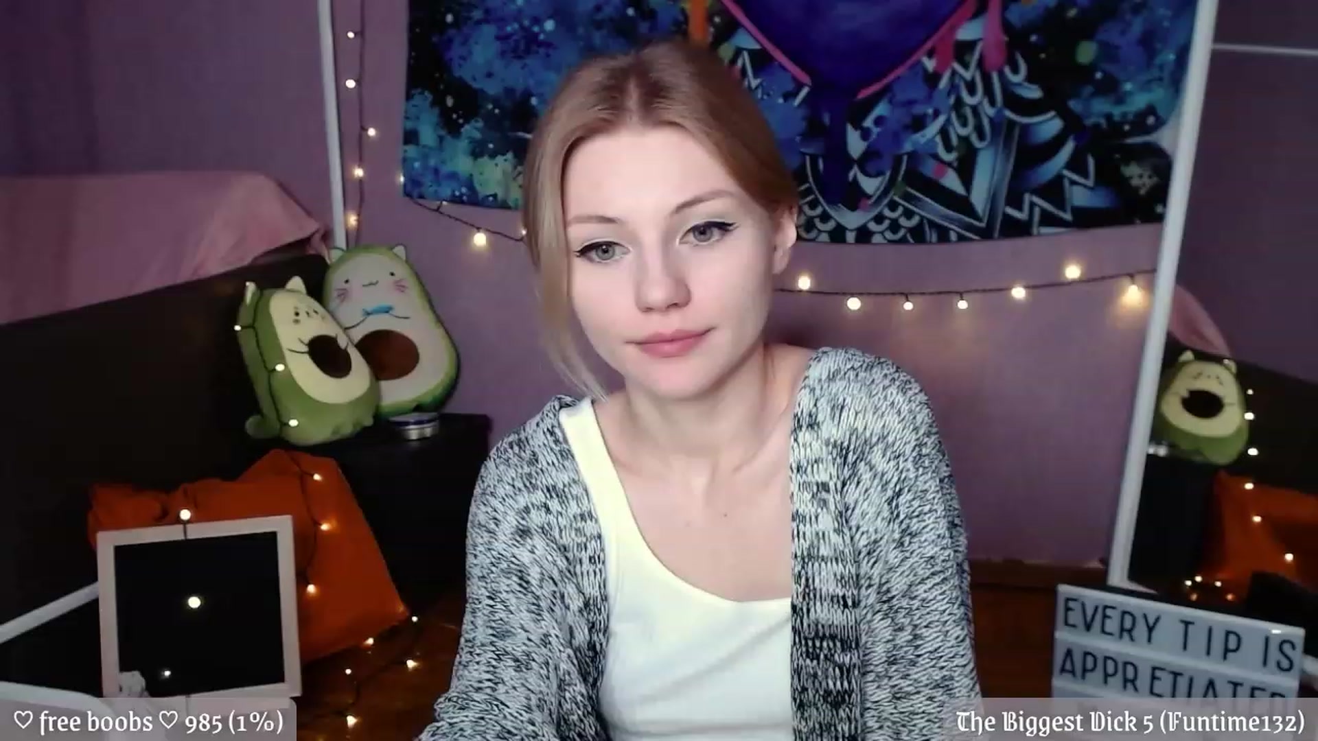 Gallery image thumbnail from JellyFox's myfreecams stream on, 12/02/2022, 09:34 image 17 of 20