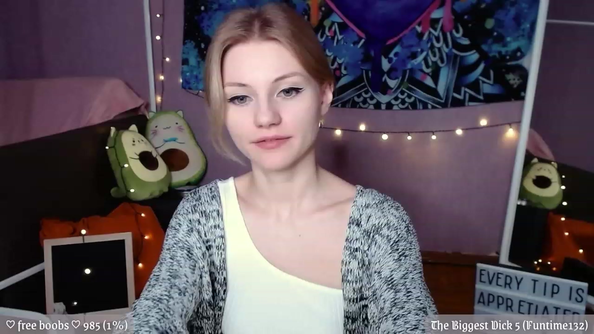 Gallery image thumbnail from JellyFox's myfreecams stream on, 12/02/2022, 09:34 image 12 of 20
