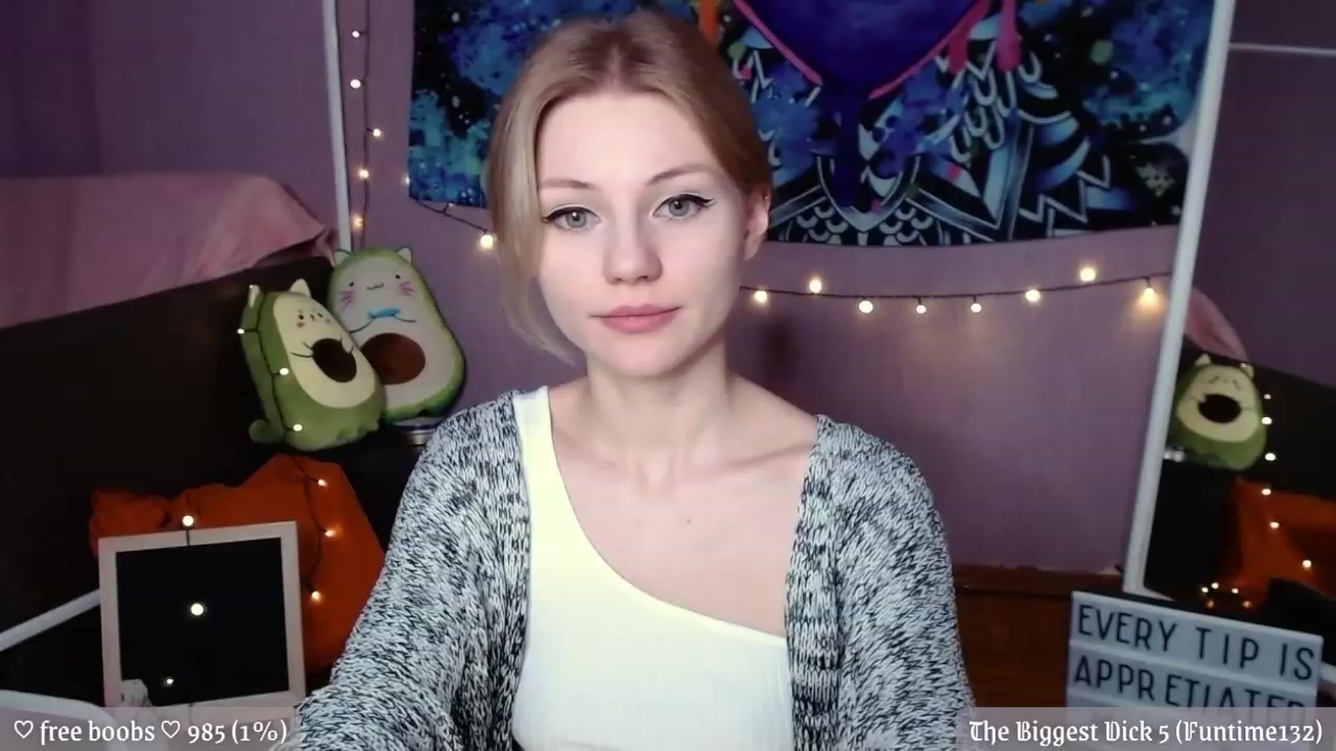 Gallery image thumbnail from JellyFox's myfreecams stream on, 12/02/2022, 09:34 image 15 of 20