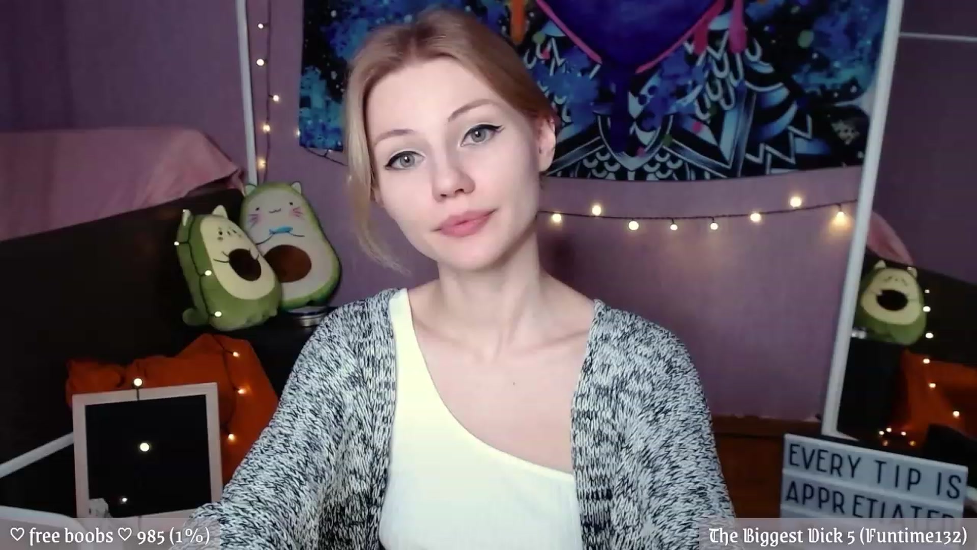 Gallery image thumbnail from JellyFox's myfreecams stream on, 12/02/2022, 09:34 image 6 of 20