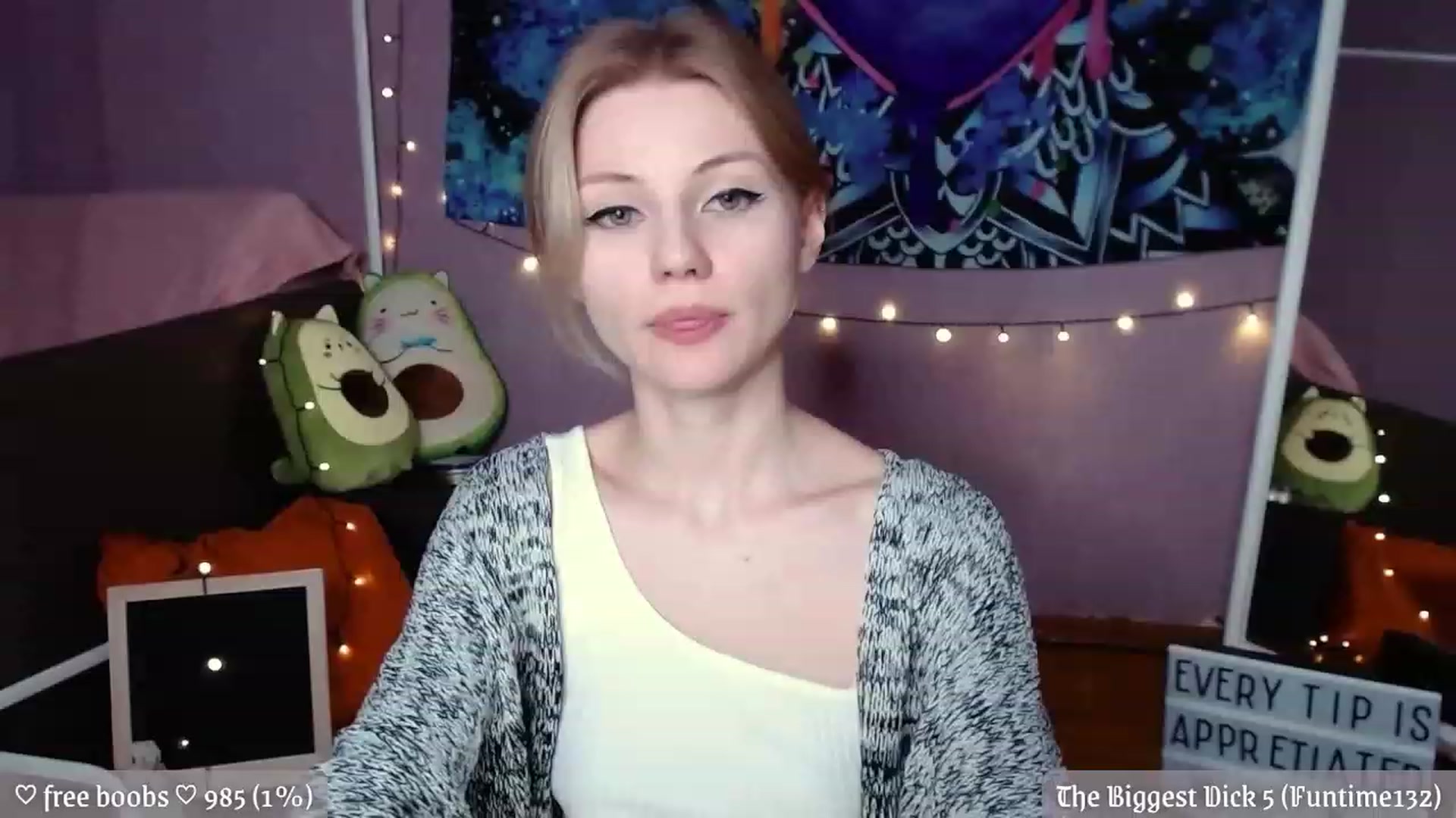 Gallery image thumbnail from JellyFox's myfreecams stream on, 12/02/2022, 09:34 image 11 of 20