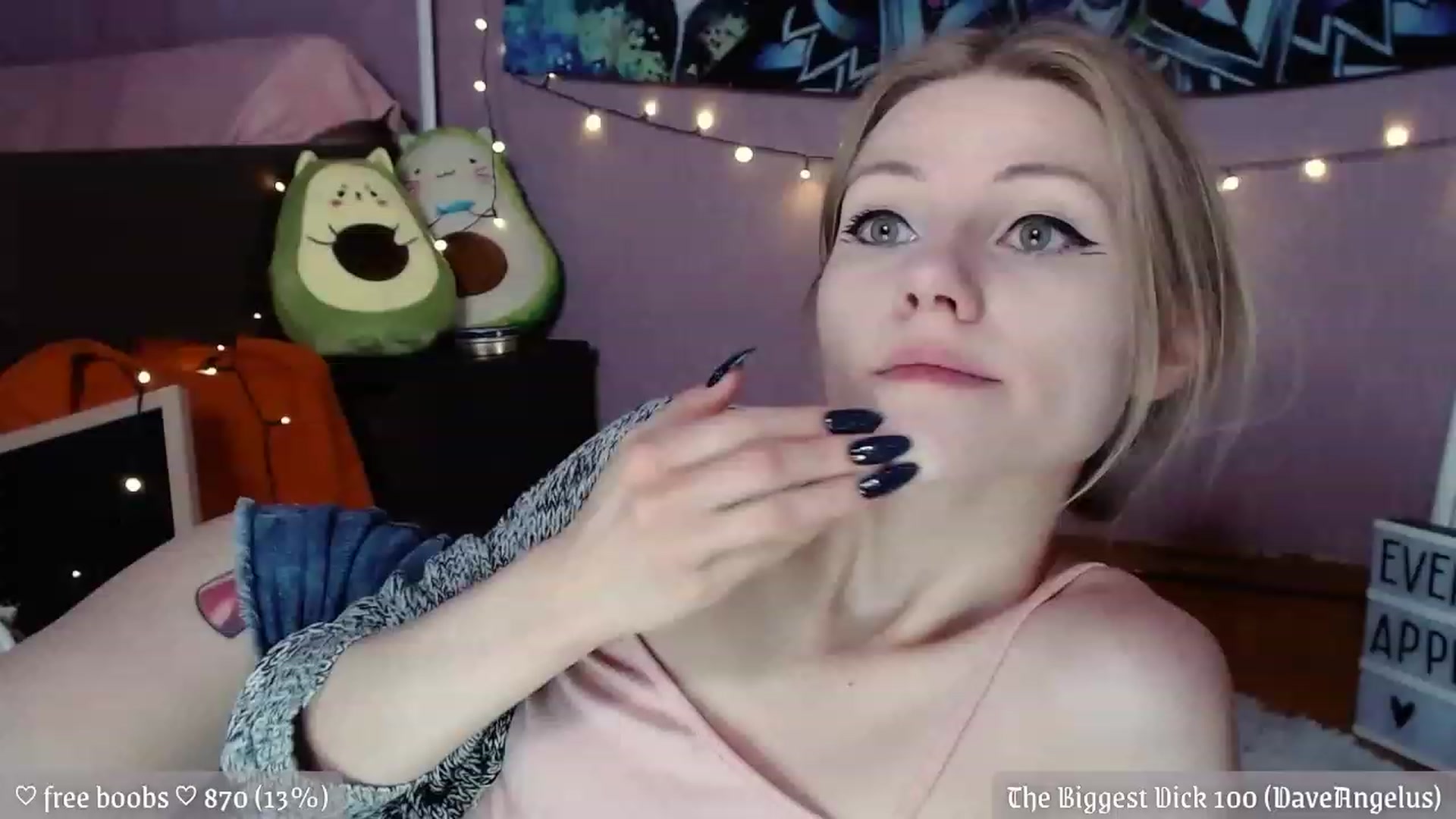 Gallery image thumbnail from JellyFox's myfreecams stream on, 12/04/2022, 20:34 image 7 of 20