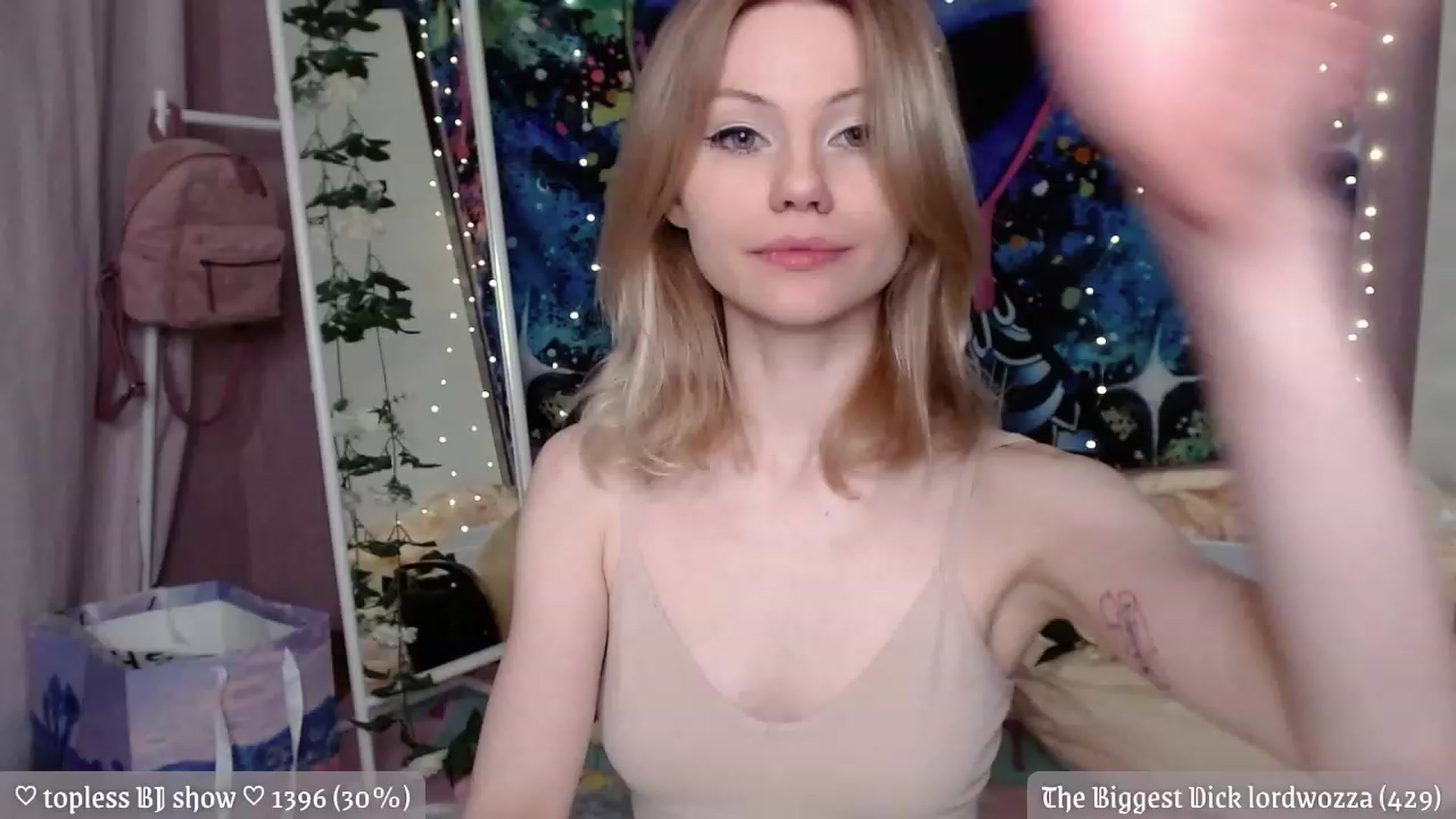 Gallery image thumbnail from JellyFox's myfreecams stream on, 03/27/2023, 02:47 image 17 of 20