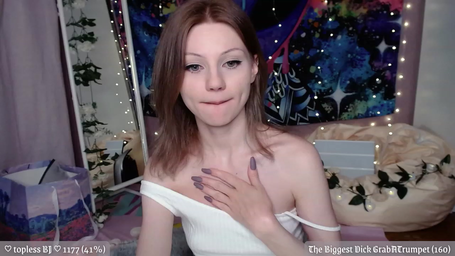 Gallery image thumbnail from JellyFox's myfreecams stream on, 04/02/2023, 22:03 image 15 of 20