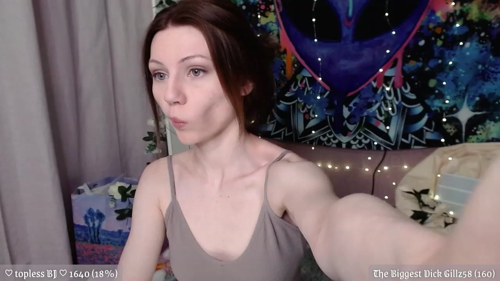 Gallery image thumbnail from JellyFox's myfreecams stream on, 05/10/2023, 24:53 image 14 of 20