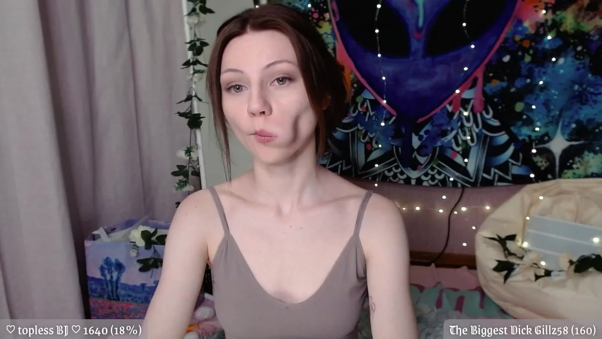 Gallery image thumbnail from JellyFox's myfreecams stream on, 05/10/2023, 24:53 image 17 of 20