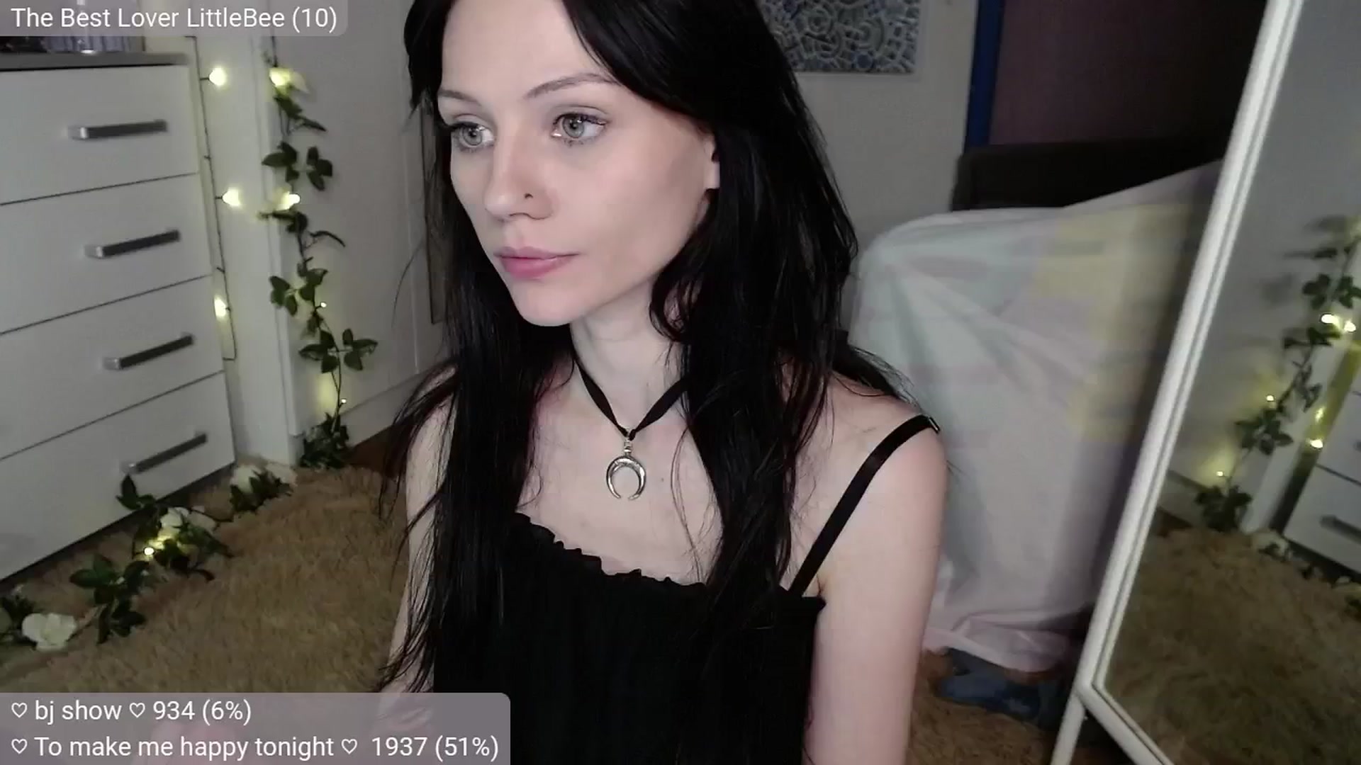 Gallery image thumbnail from JellyFox's myfreecams stream on, 08/05/2024, 07:32 image 19 of 20