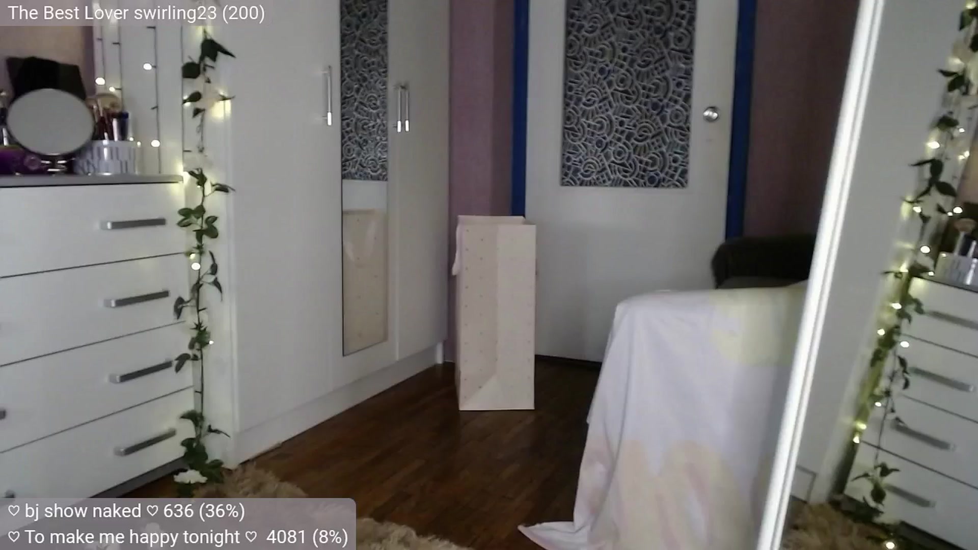 Gallery image thumbnail from JellyFox's myfreecams stream on, 09/16/2024, 05:40 image 6 of 20