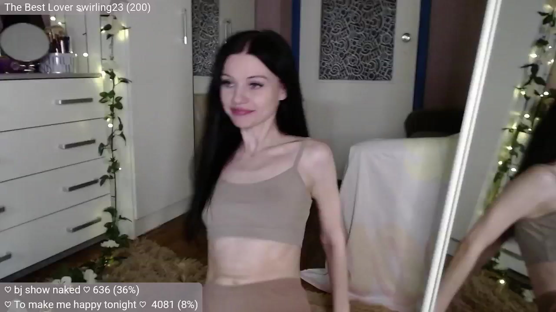 Gallery image thumbnail from JellyFox's myfreecams stream on, 09/16/2024, 05:40 image 13 of 20