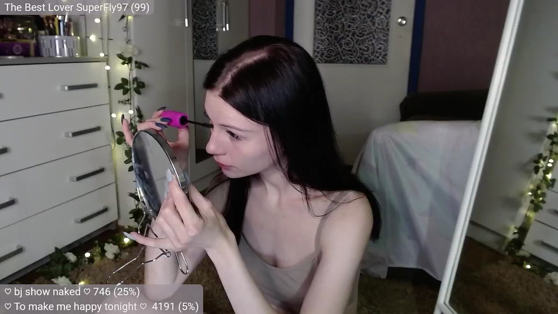 Gallery image thumbnail from JellyFox's myfreecams stream on, 10/01/2024, 21:21 image 15 of 20