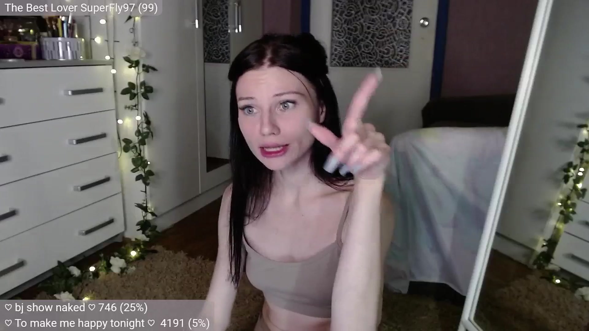 Gallery image thumbnail from JellyFox's myfreecams stream on, 10/01/2024, 21:21 image 17 of 20