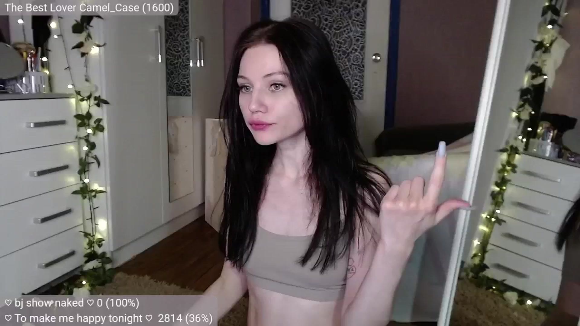 Gallery image thumbnail from JellyFox's myfreecams stream on, 10/14/2024, 07:45 image 8 of 20