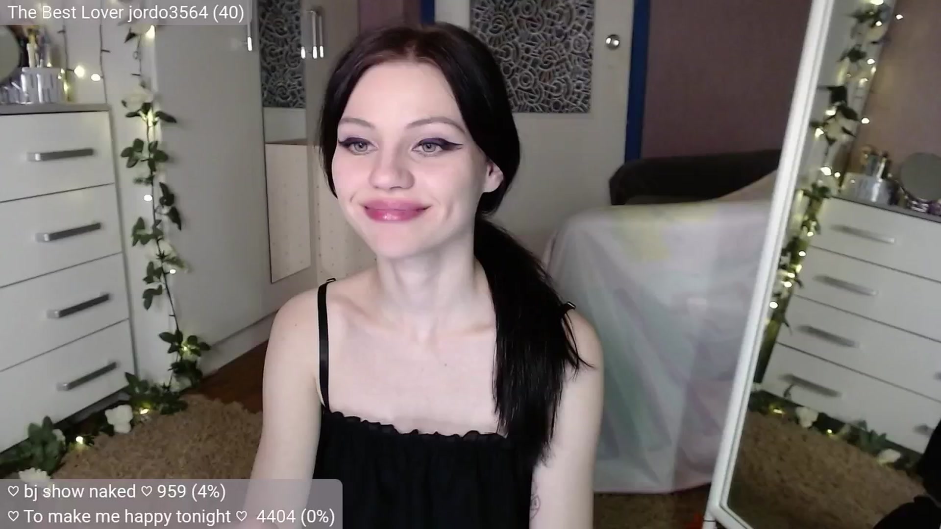 Gallery image thumbnail from JellyFox's myfreecams stream on, 10/18/2024, 04:12 image 5 of 20