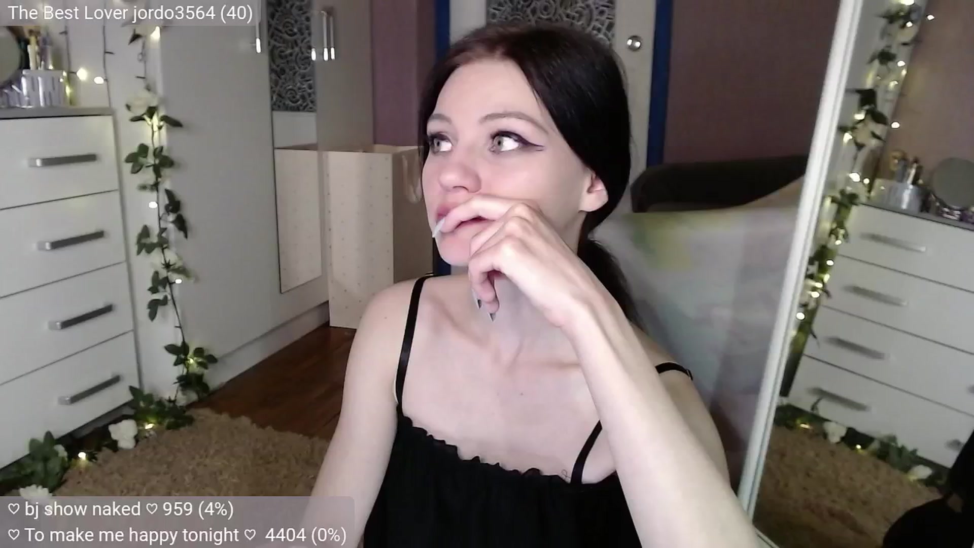 Gallery image thumbnail from JellyFox's myfreecams stream on, 10/18/2024, 04:12 image 13 of 20