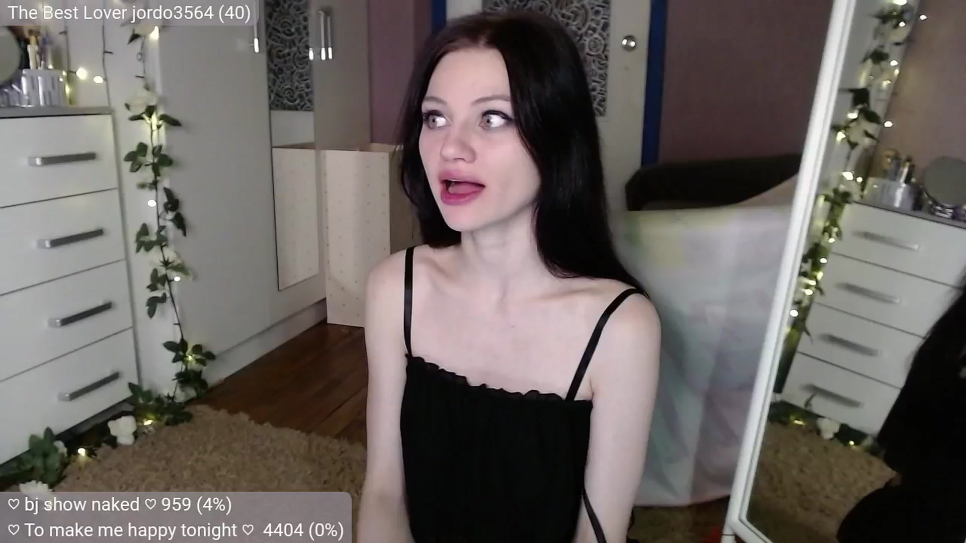 Gallery image thumbnail from JellyFox's myfreecams stream on, 10/18/2024, 04:12 image 7 of 20