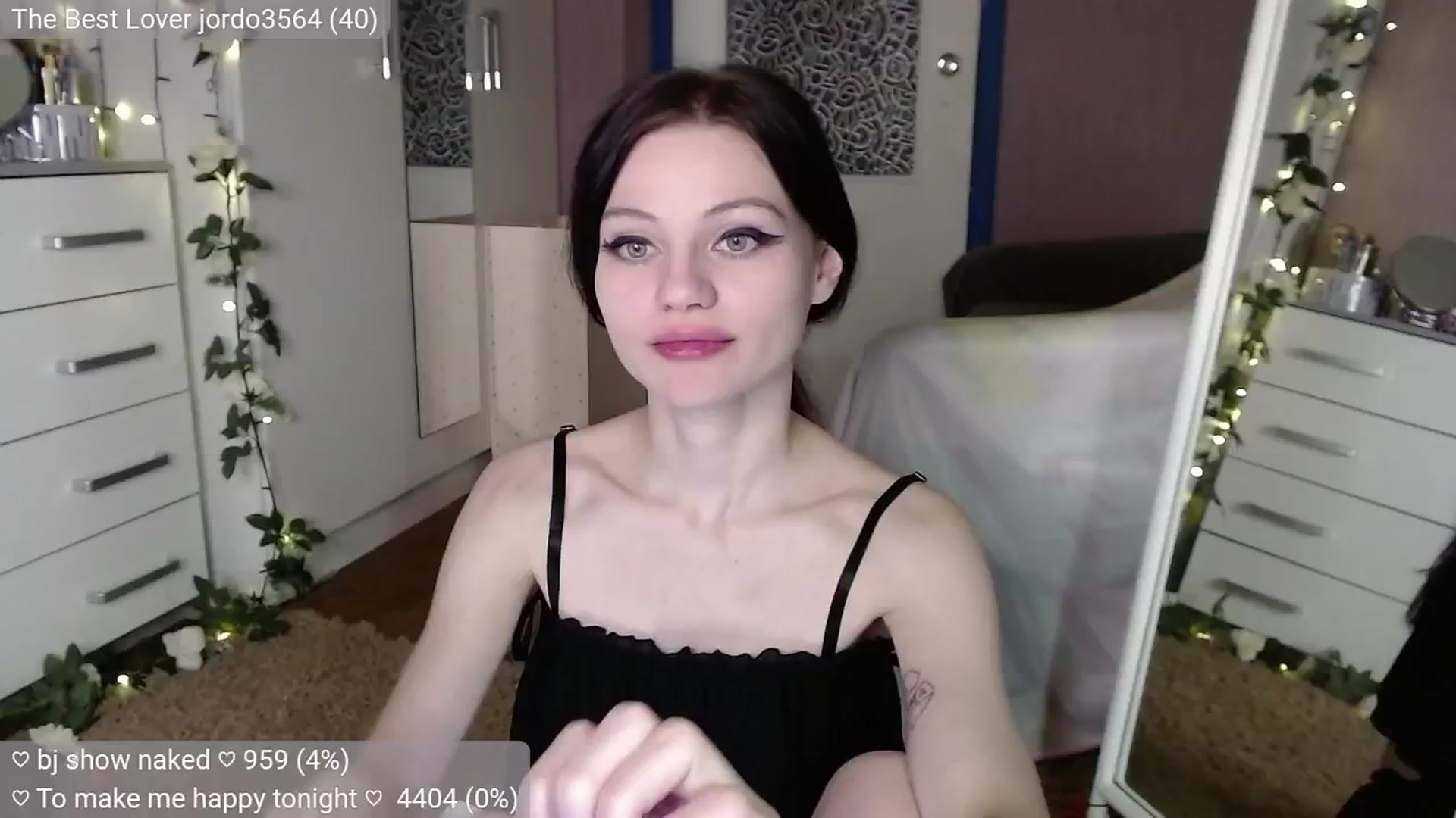 Gallery image thumbnail from JellyFox's myfreecams stream on, 10/18/2024, 04:12 image 4 of 20