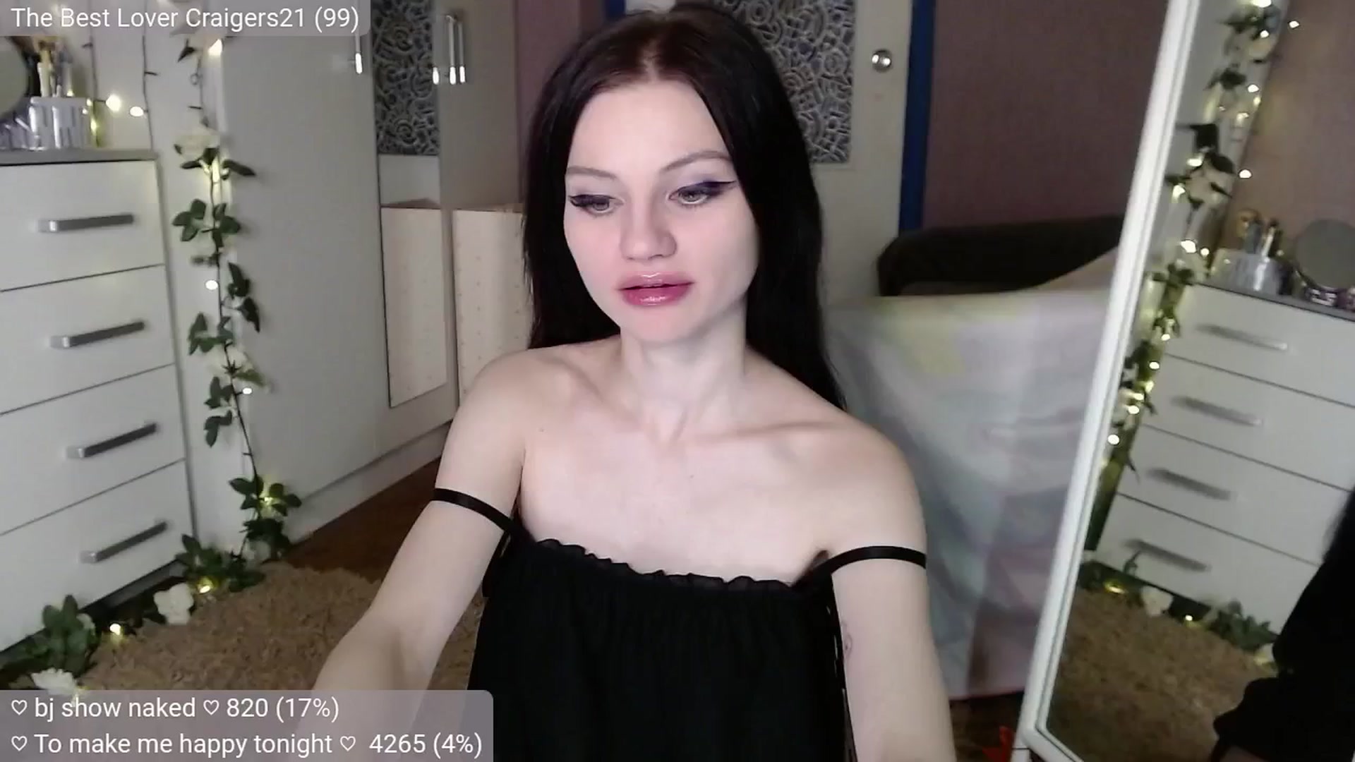 Gallery image thumbnail from JellyFox's myfreecams stream on, 10/18/2024, 05:29 image 9 of 20