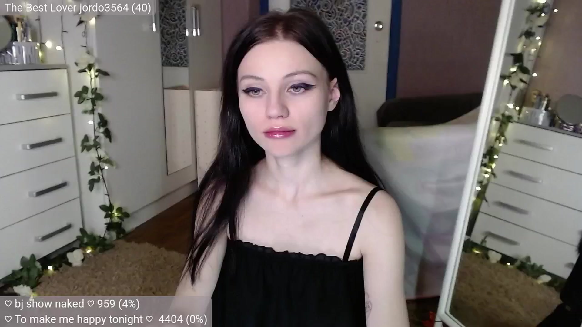 Gallery image thumbnail from JellyFox's myfreecams stream on, 10/18/2024, 05:29 image 3 of 20