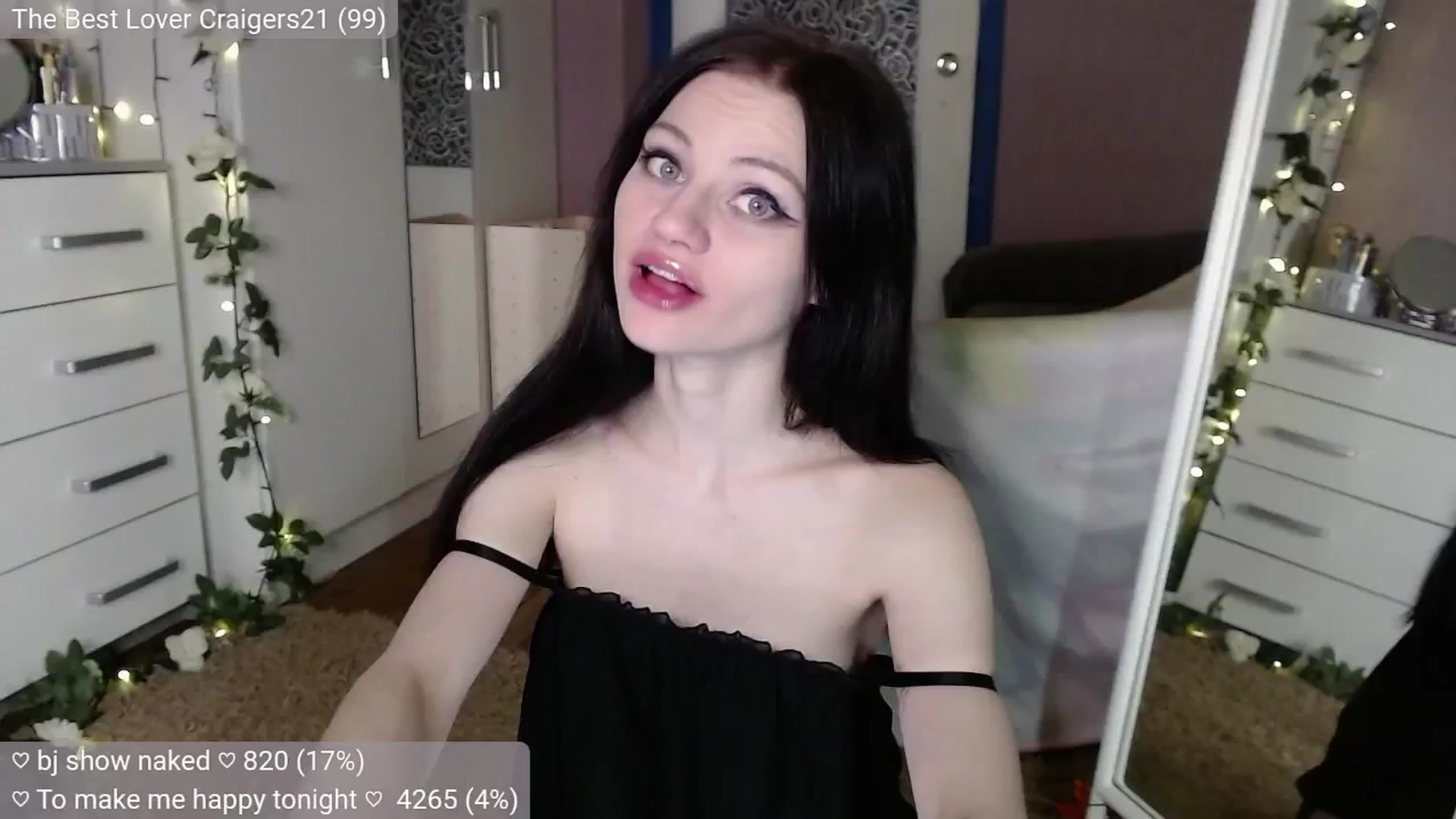 Gallery image thumbnail from JellyFox's myfreecams stream on, 10/18/2024, 05:29 image 10 of 20