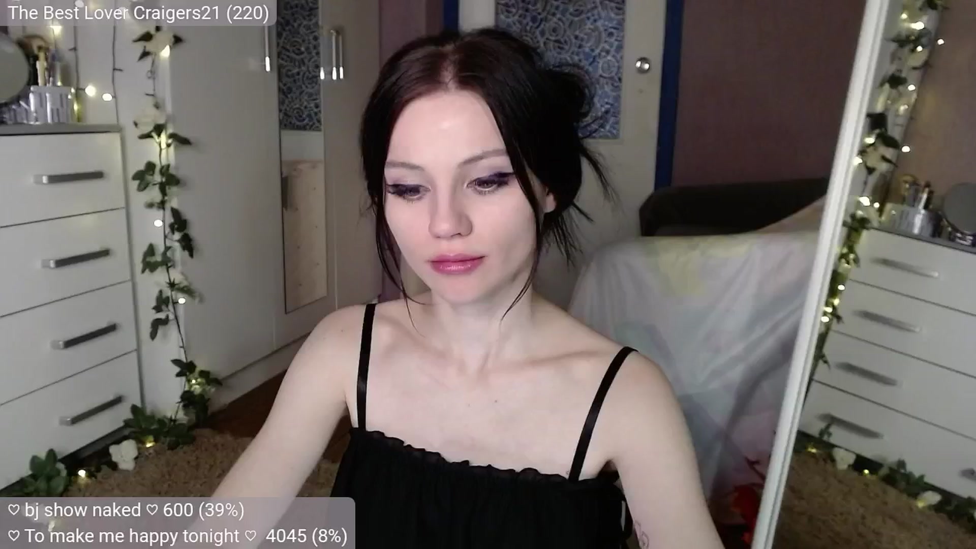 Gallery image thumbnail from JellyFox's myfreecams stream on, 10/18/2024, 07:05 image 15 of 20