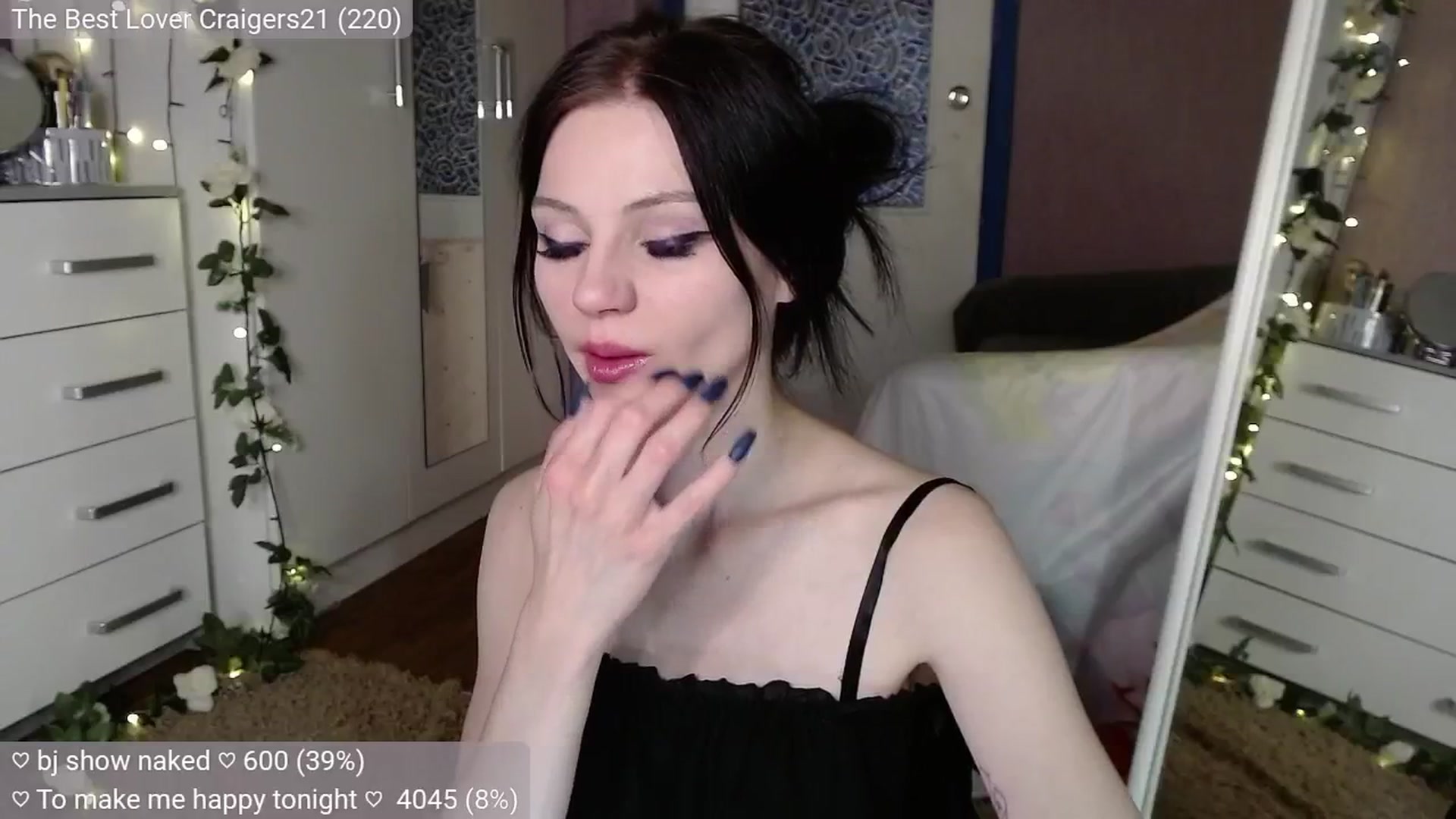 Gallery image thumbnail from JellyFox's myfreecams stream on, 10/18/2024, 07:05 image 19 of 20