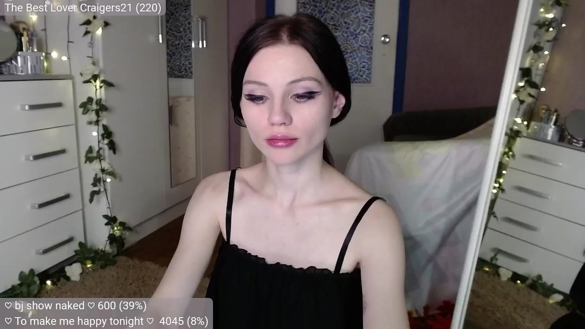 Gallery image thumbnail from JellyFox's myfreecams stream on, 10/18/2024, 07:05 image 4 of 20