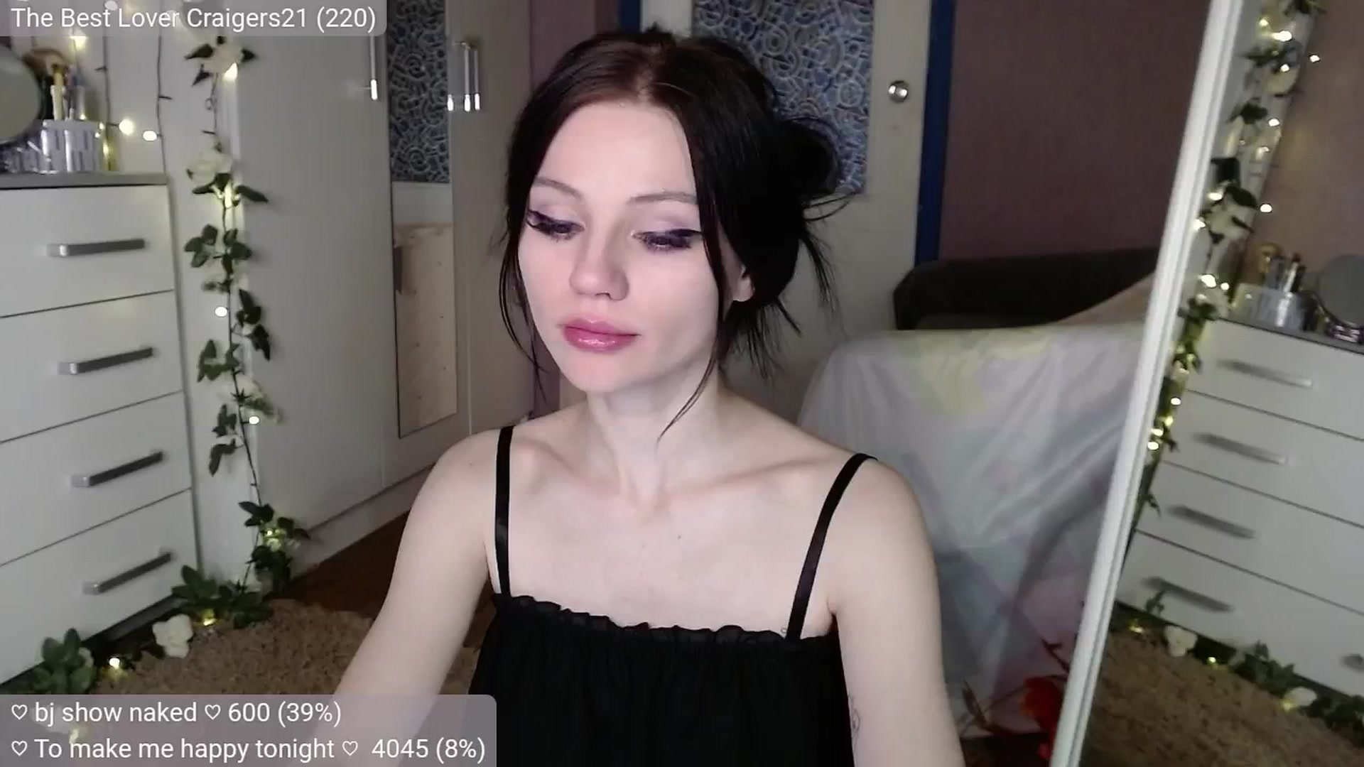 Gallery image thumbnail from JellyFox's myfreecams stream on, 10/18/2024, 07:05 image 16 of 20