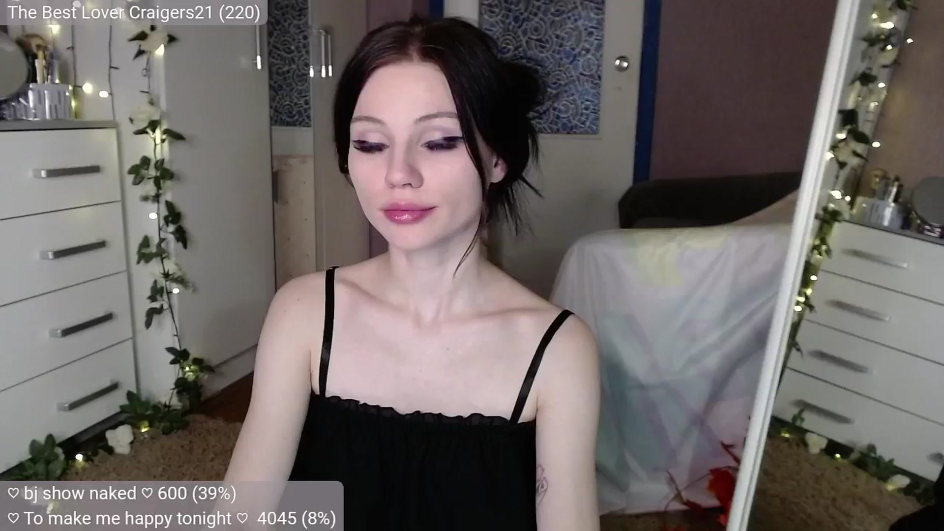 Gallery image thumbnail from JellyFox's myfreecams stream on, 10/18/2024, 07:05 image 10 of 20