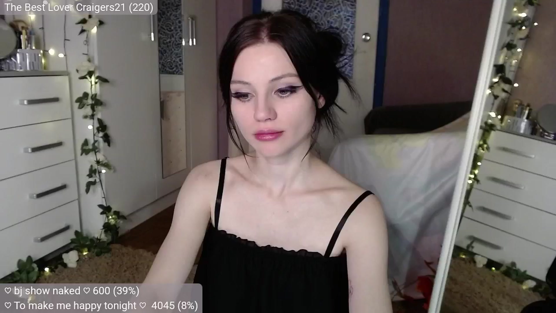 Gallery image thumbnail from JellyFox's myfreecams stream on, 10/18/2024, 07:05 image 12 of 20