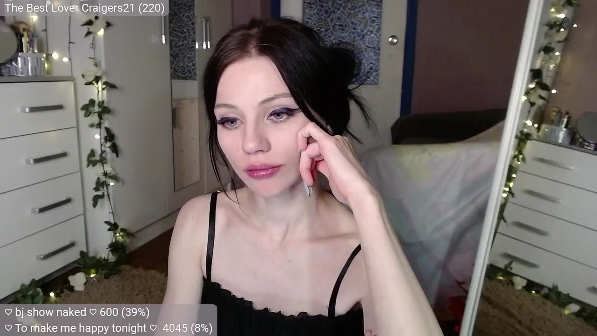 Gallery image thumbnail from JellyFox's myfreecams stream on, 10/18/2024, 07:05 image 18 of 20