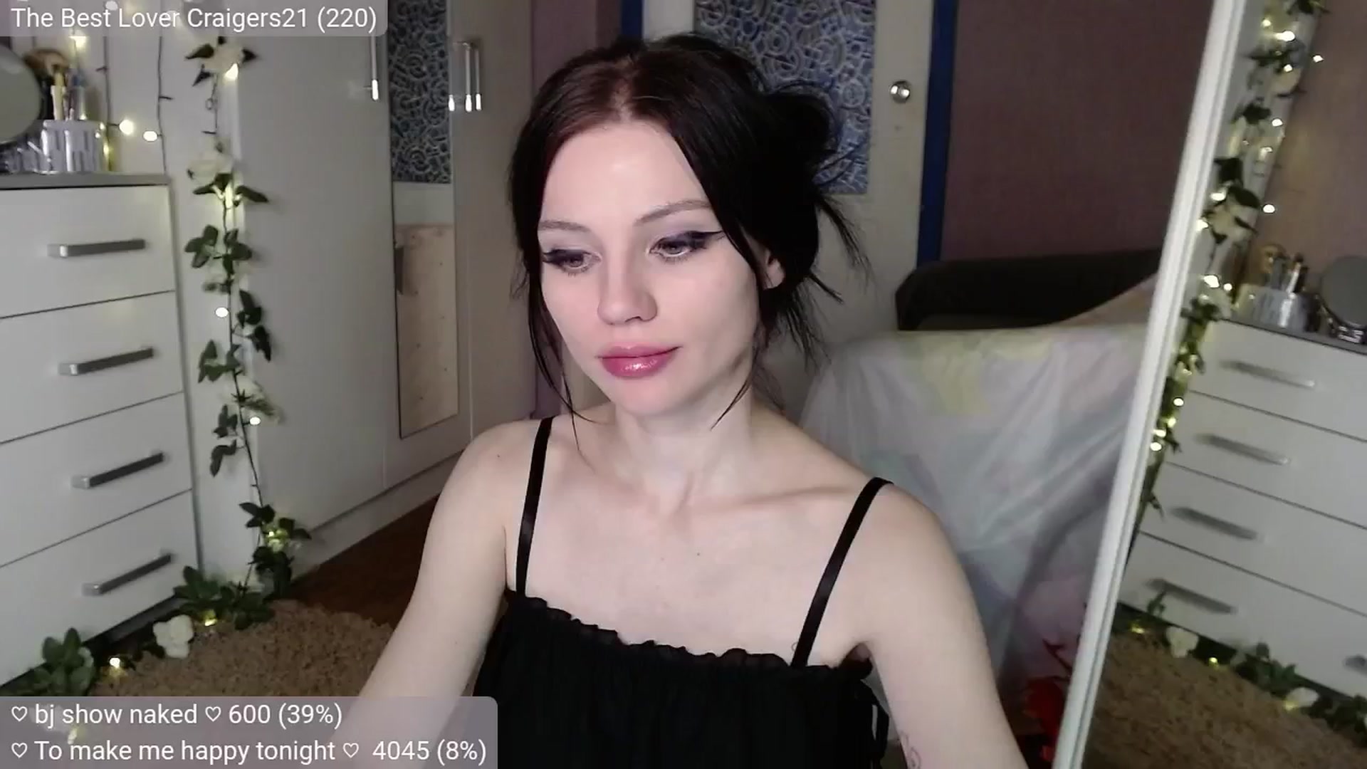 Gallery image thumbnail from JellyFox's myfreecams stream on, 10/18/2024, 07:05 image 13 of 20
