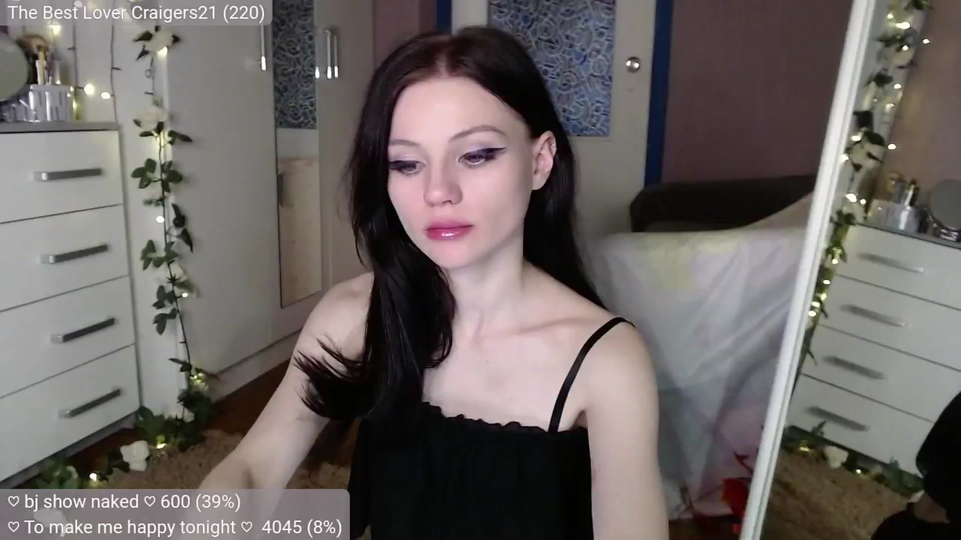 Gallery image thumbnail from JellyFox's myfreecams stream on, 10/18/2024, 07:49 image 4 of 20
