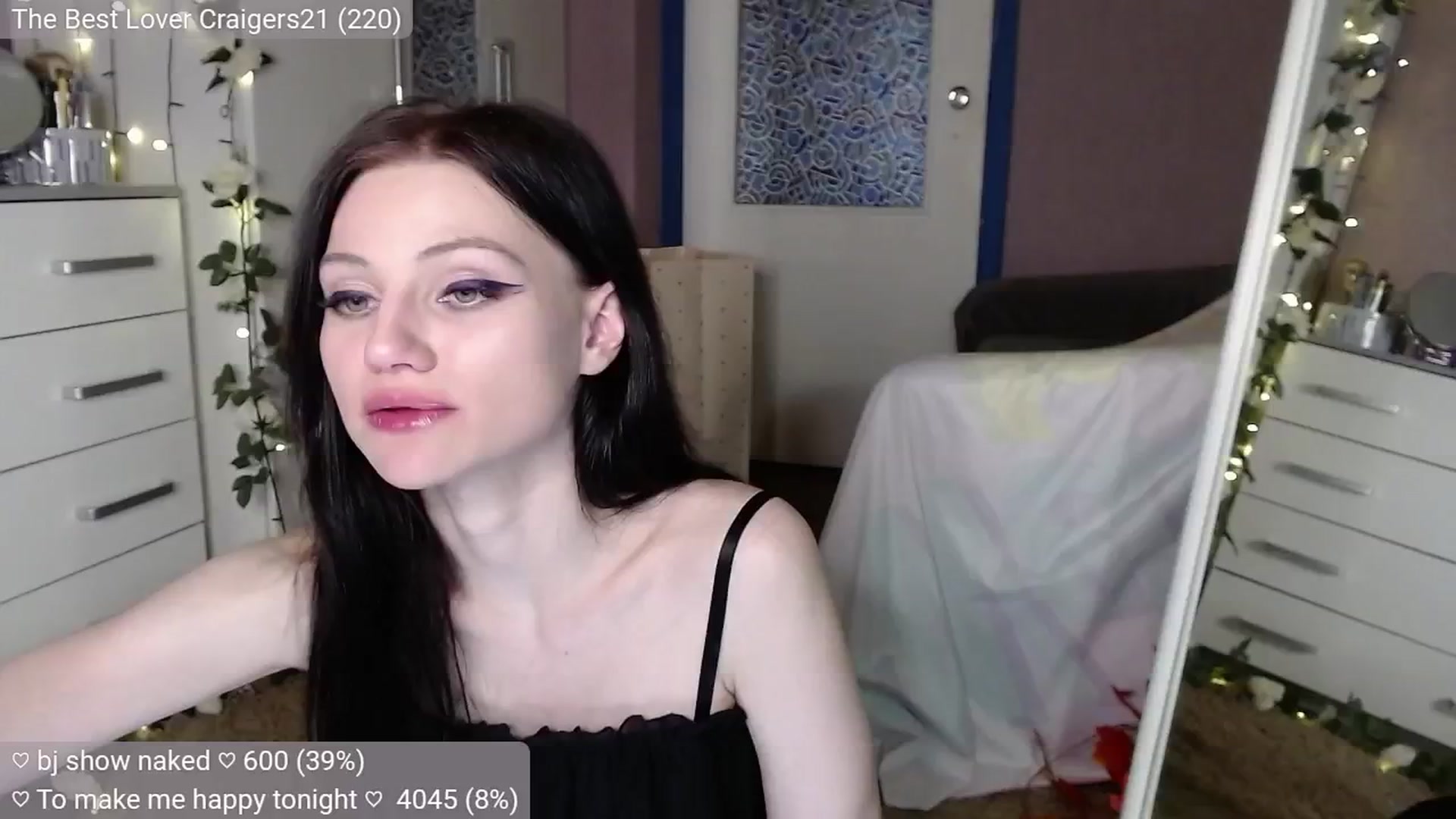 Gallery image thumbnail from JellyFox's myfreecams stream on, 10/18/2024, 07:49 image 6 of 20