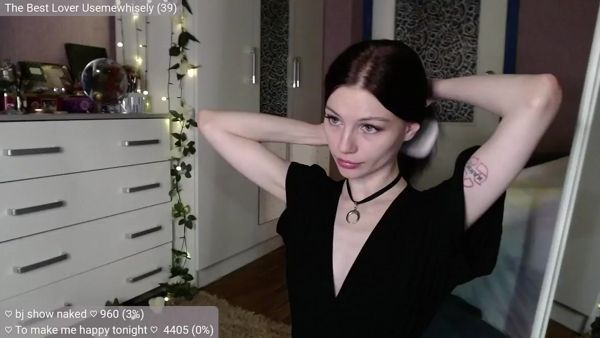 Gallery image thumbnail from JellyFox's myfreecams stream on, 10/21/2024, 04:21 image 7 of 20