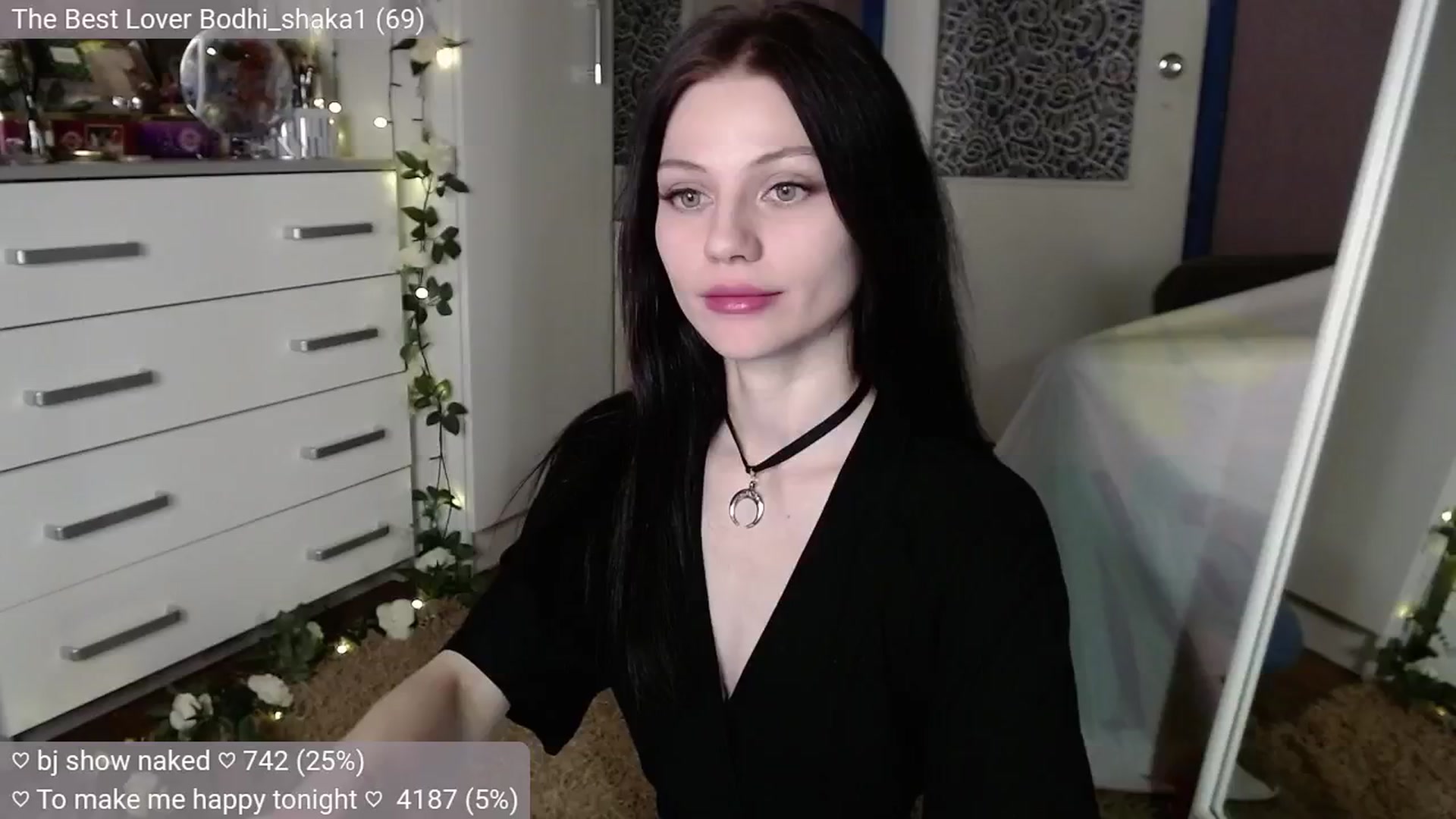 Gallery image thumbnail from JellyFox's myfreecams stream on, 10/21/2024, 04:42 image 2 of 20