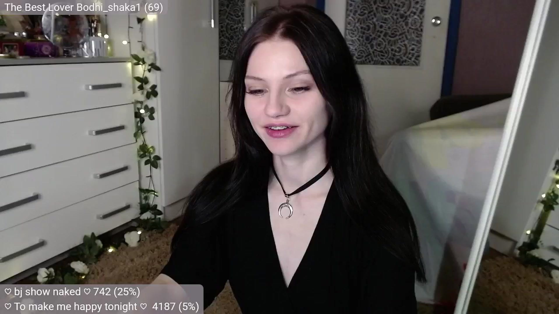 Gallery image thumbnail from JellyFox's myfreecams stream on, 10/21/2024, 04:42 image 6 of 20