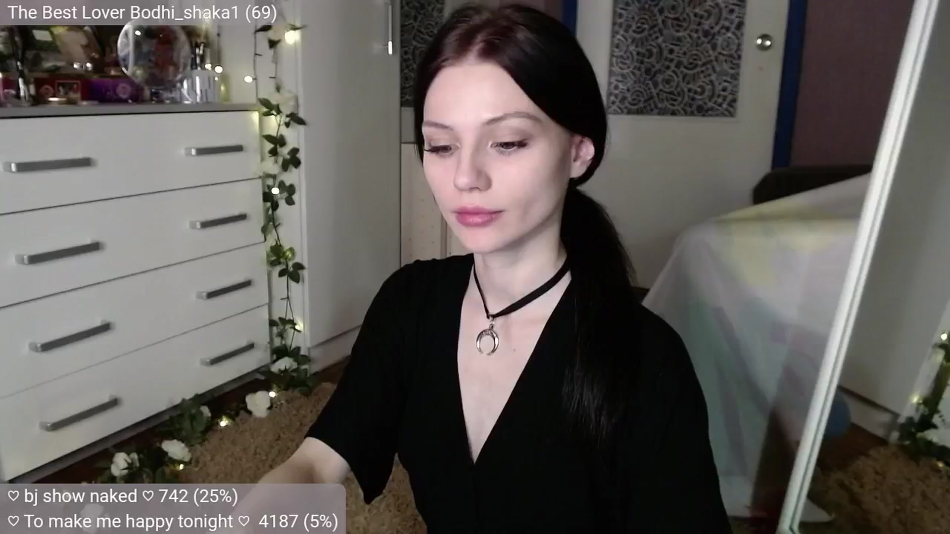 Gallery image thumbnail from JellyFox's myfreecams stream on, 10/21/2024, 04:42 image 3 of 20