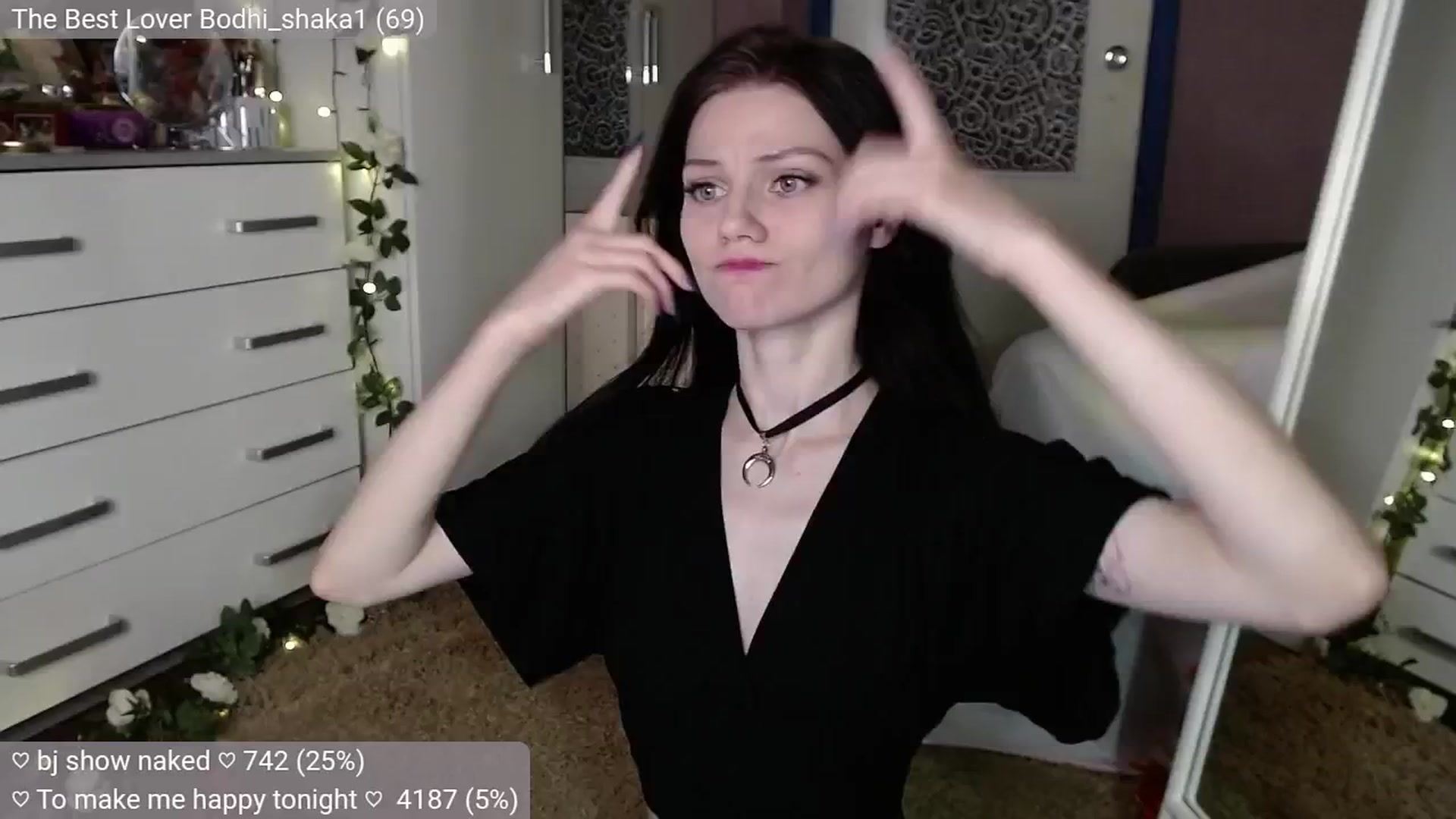 Gallery image thumbnail from JellyFox's myfreecams stream on, 10/21/2024, 04:42 image 11 of 20