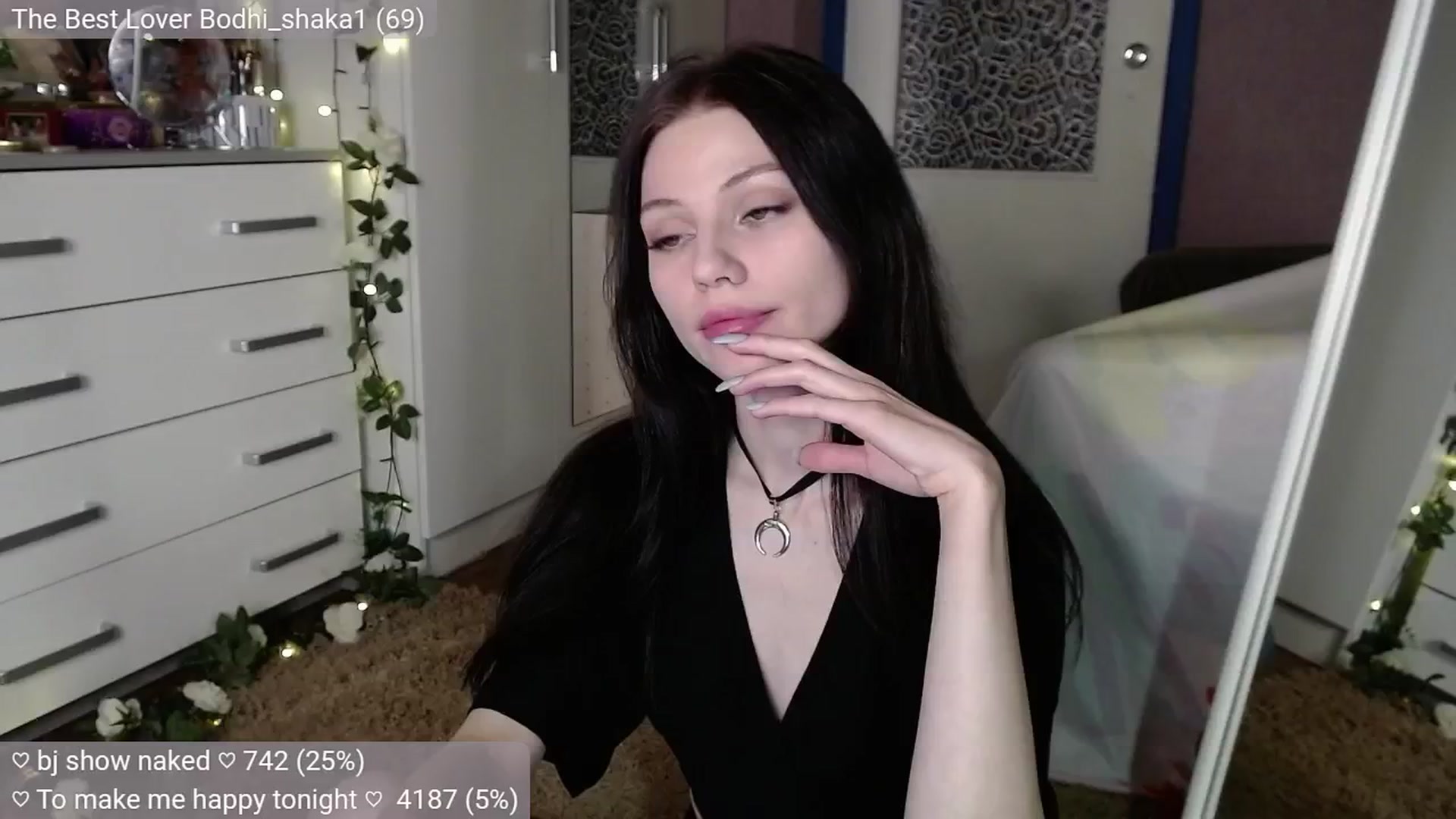 Gallery image thumbnail from JellyFox's myfreecams stream on, 10/21/2024, 04:42 image 8 of 20