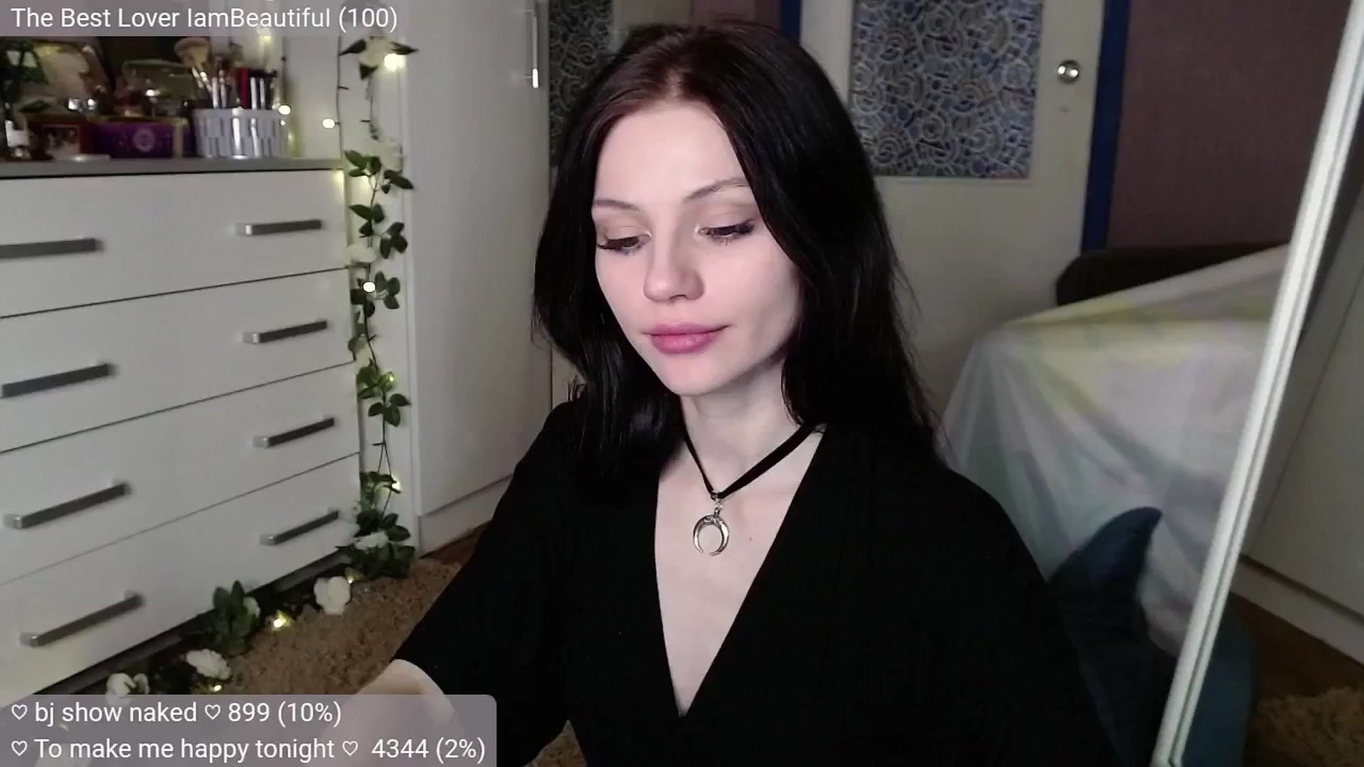 Gallery image thumbnail from JellyFox's myfreecams stream on, 10/21/2024, 08:48 image 11 of 20
